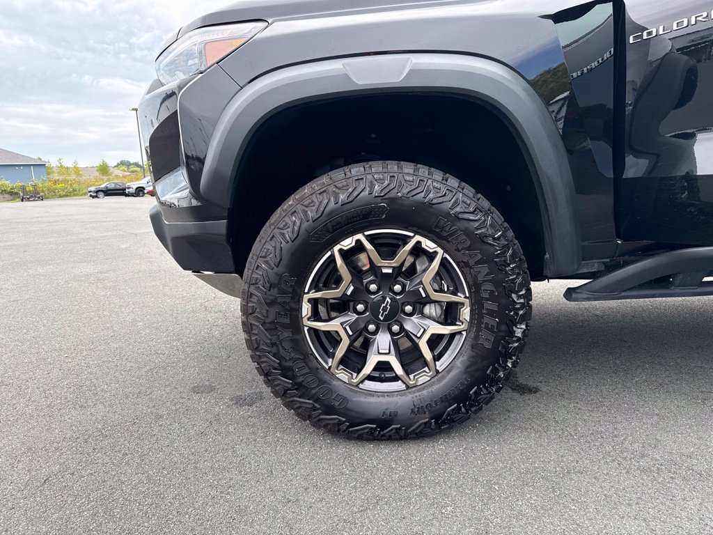 Used 2025 Chevrolet Colorado ZR2 w/ Technology Package AWD/4WD image 42