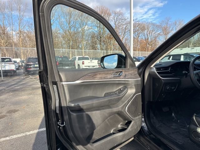 Used 2022 Jeep Grand Cherokee Limited image 36