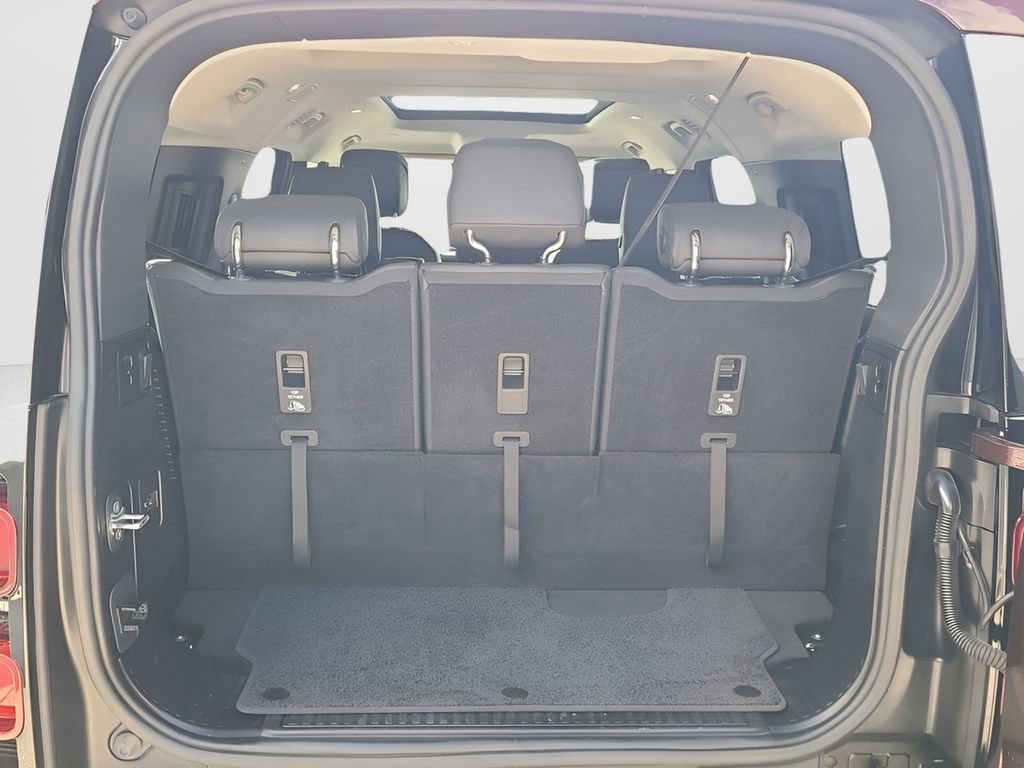 Used 2023 Land Rover Defender 130 First Edition image 19