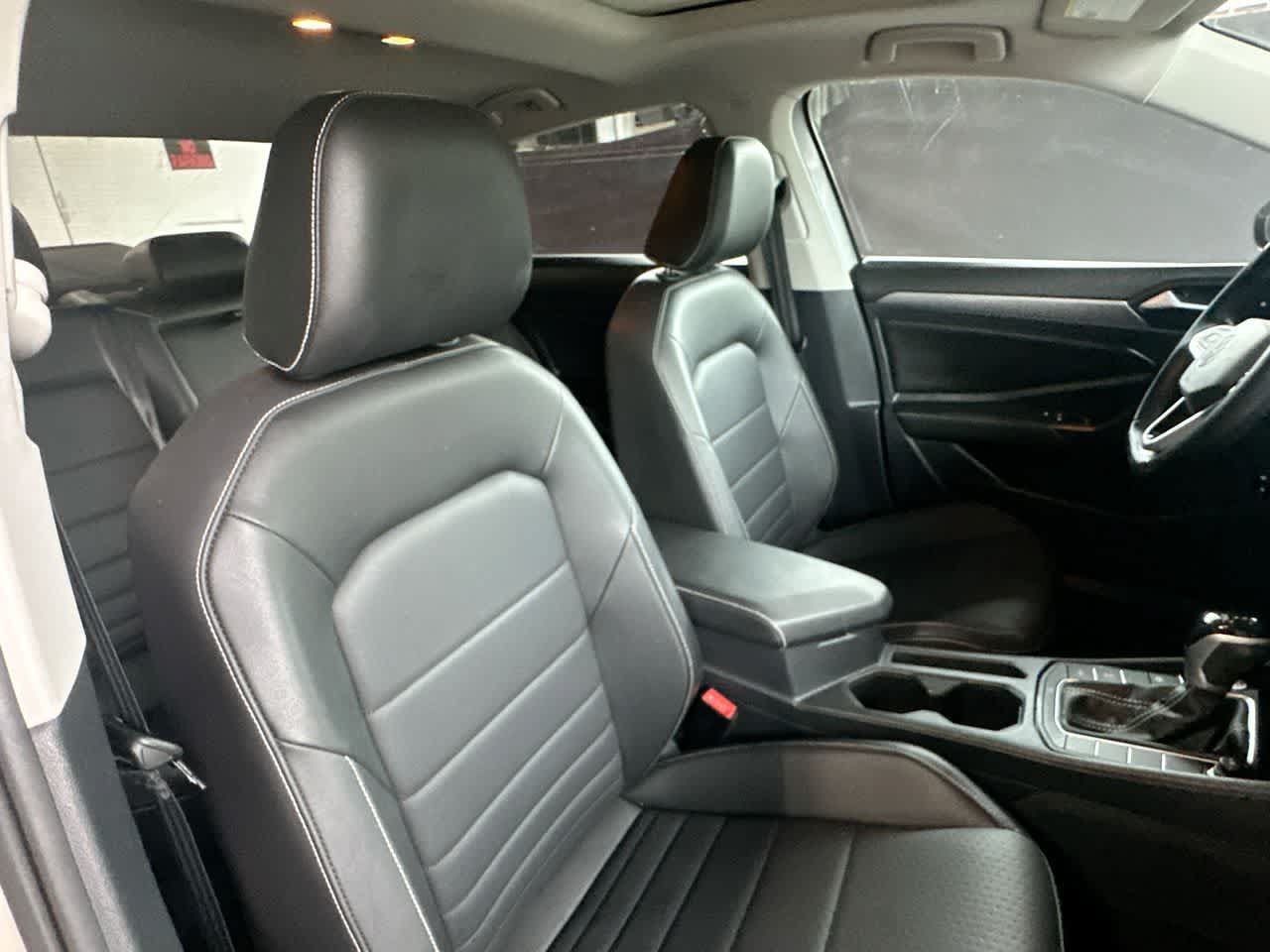 Used 2022 Volkswagen Jetta SE w/ Panoramic Sunroof Package FWD image 27