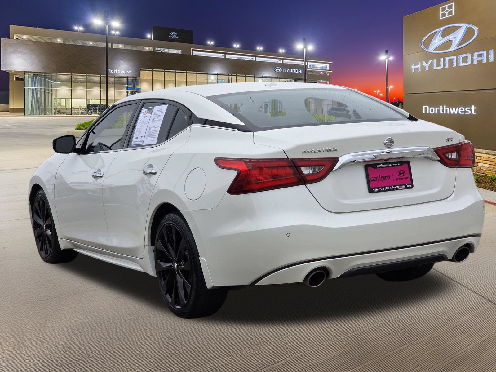 Used 2017 Nissan Maxima SR FWD image 9