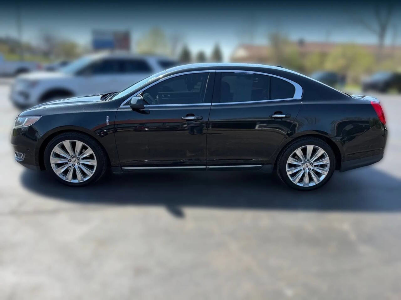 Used 2013 Lincoln MKS AWD image 4