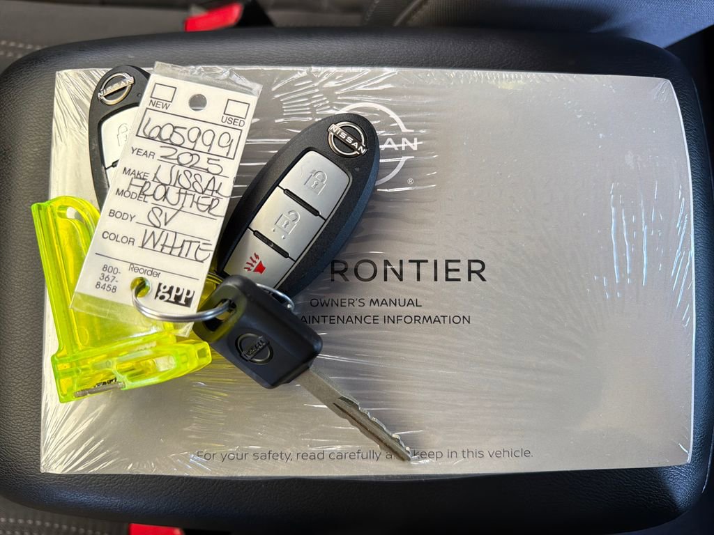 Used 2025 Nissan Frontier SV w/ Tow Package image 34