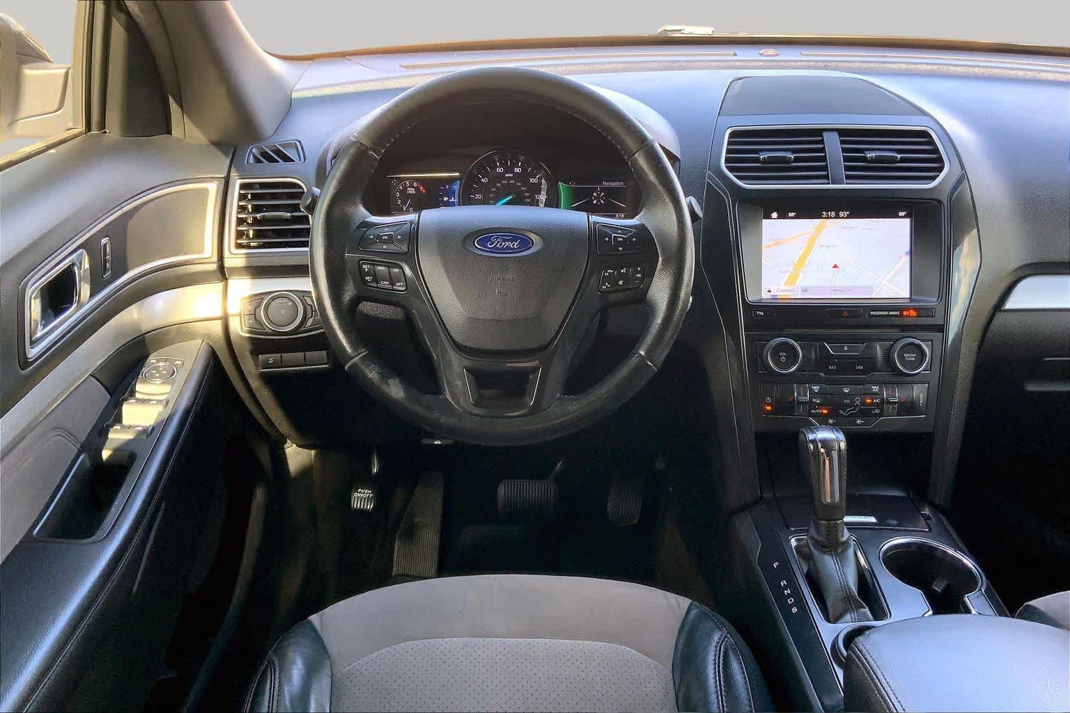 Used 2017 Ford Explorer XLT w/ Equipment Group 202A FWD image 6