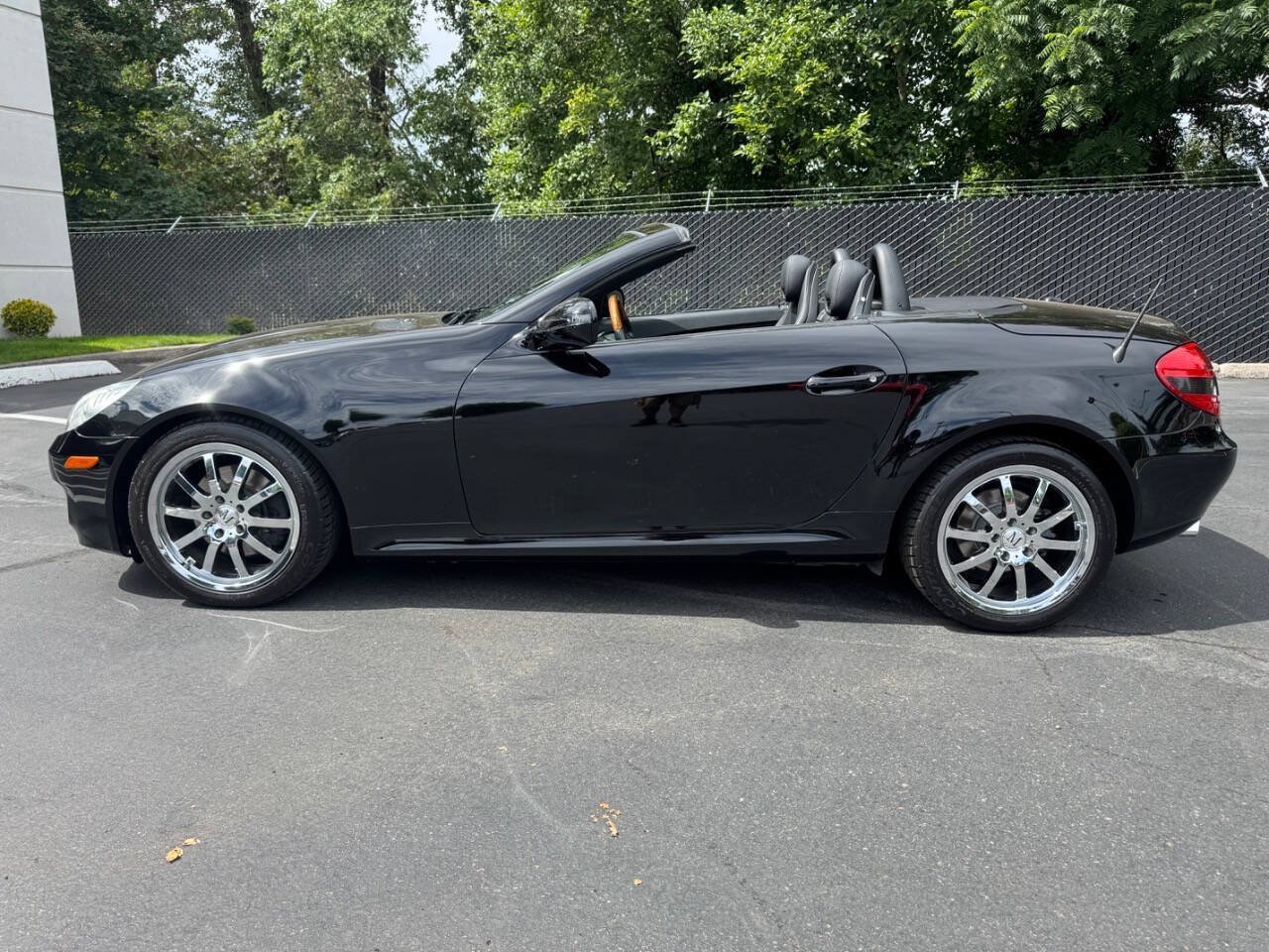 Used 2010 Mercedes-Benz SLK 300 image 3