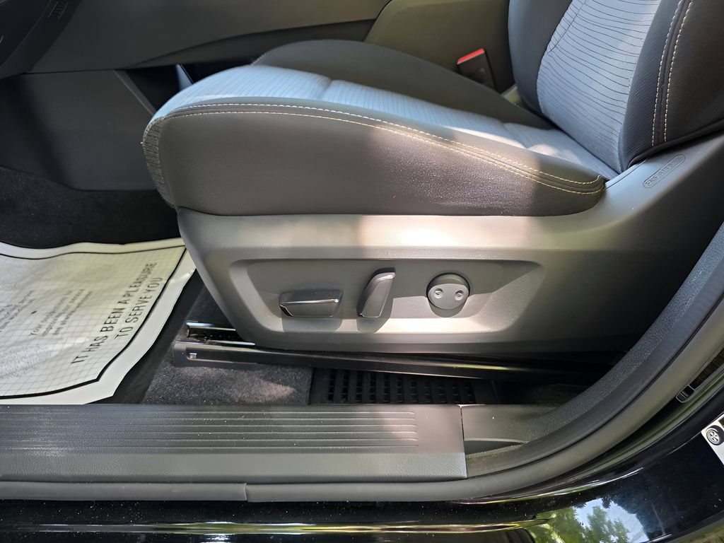 Used 2023 Nissan Rogue SV AWD/4WD image 15