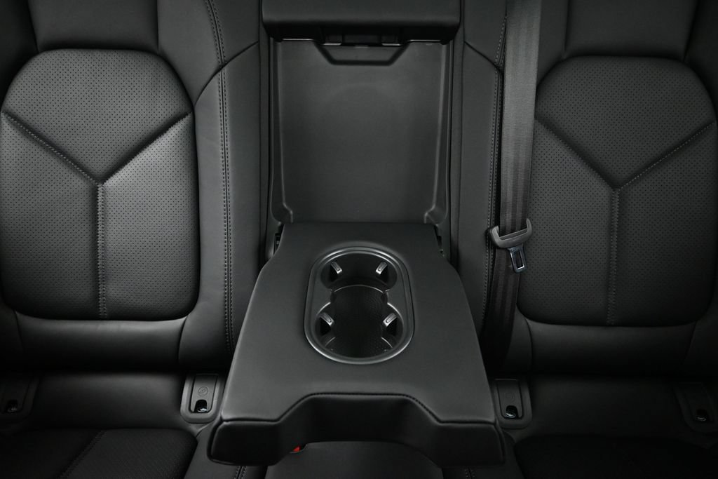 Certified 2026 Porsche Macan Turbo AWD/4WD image 21