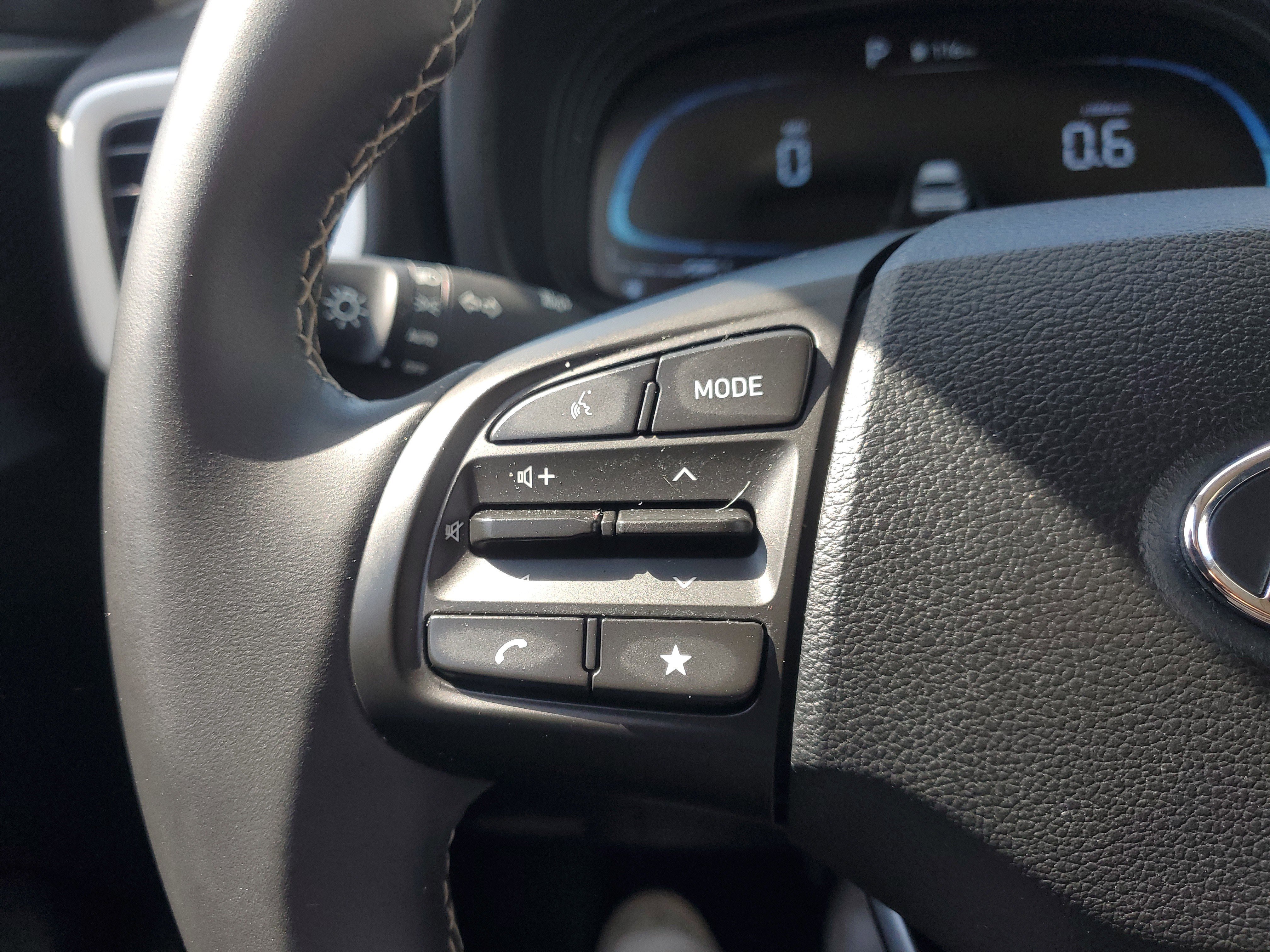 Used 2023 Hyundai Venue Limited image 21