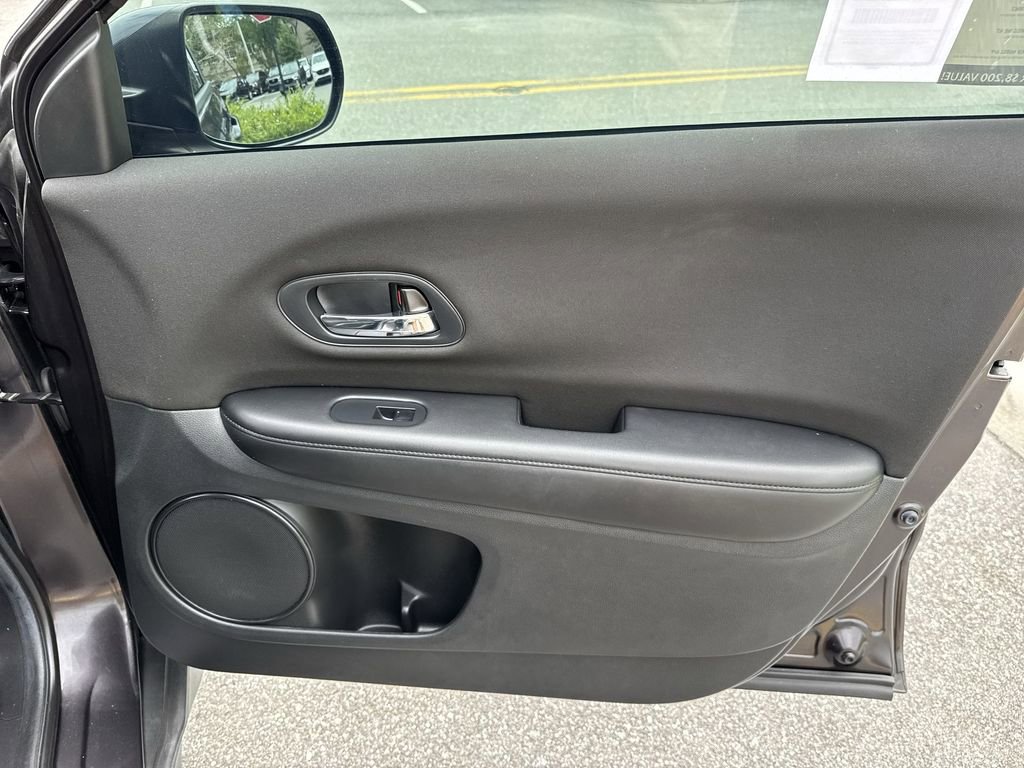 Used 2017 Honda HR-V LX image 42