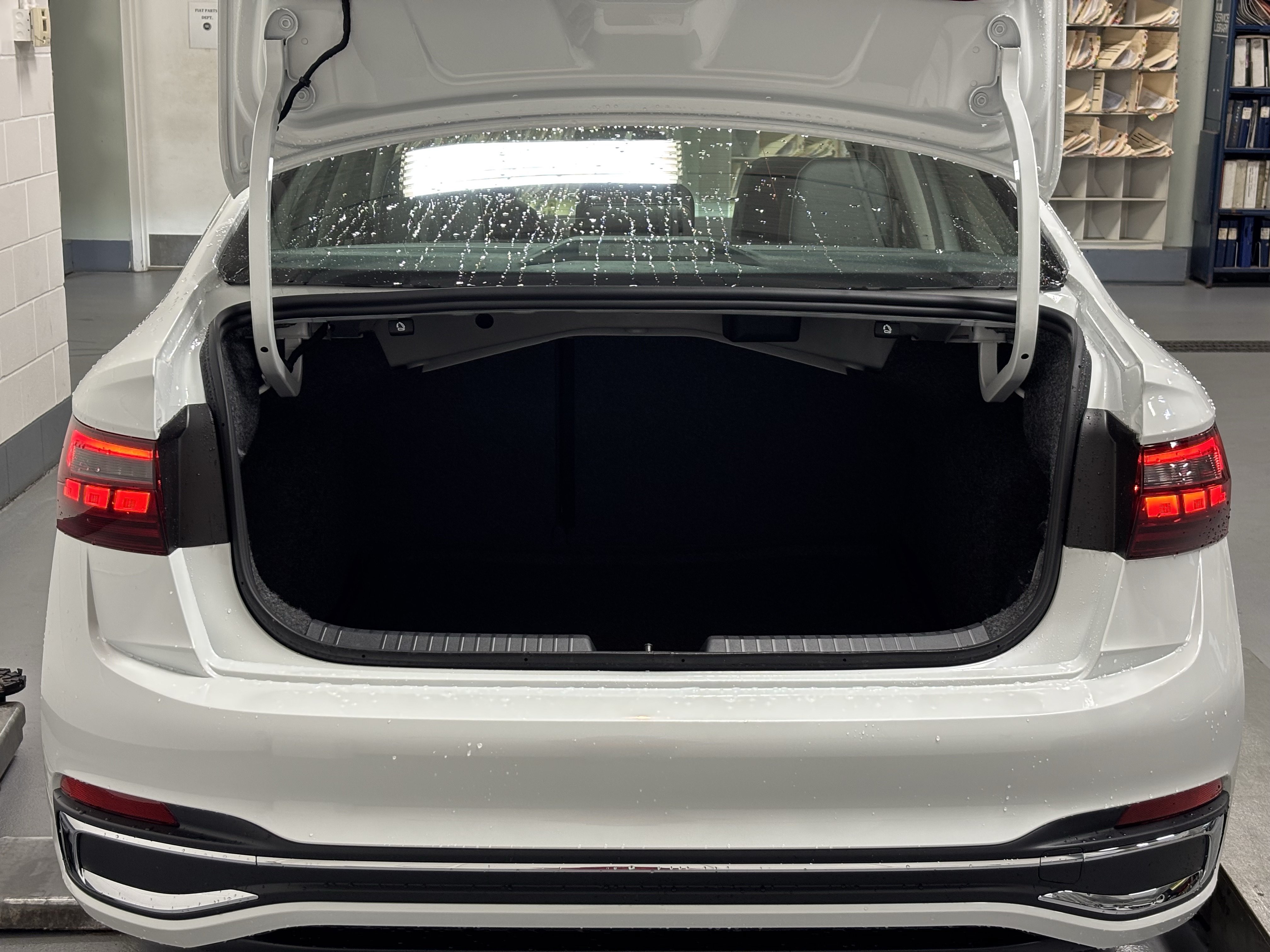 Used 2026 Volkswagen Jetta SEL FWD image 19