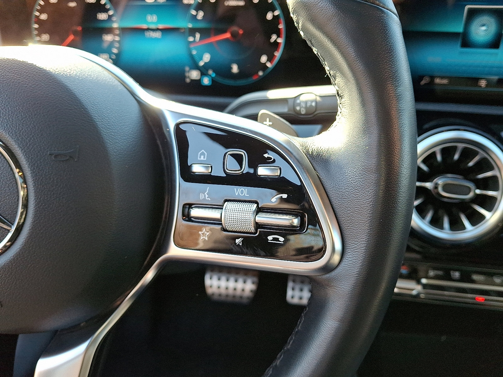 Used 2023 Mercedes-Benz CLA 250 4MATIC image 21