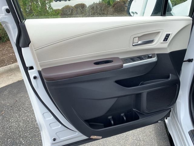 Certified 2023 Toyota Sienna Platinum image 17