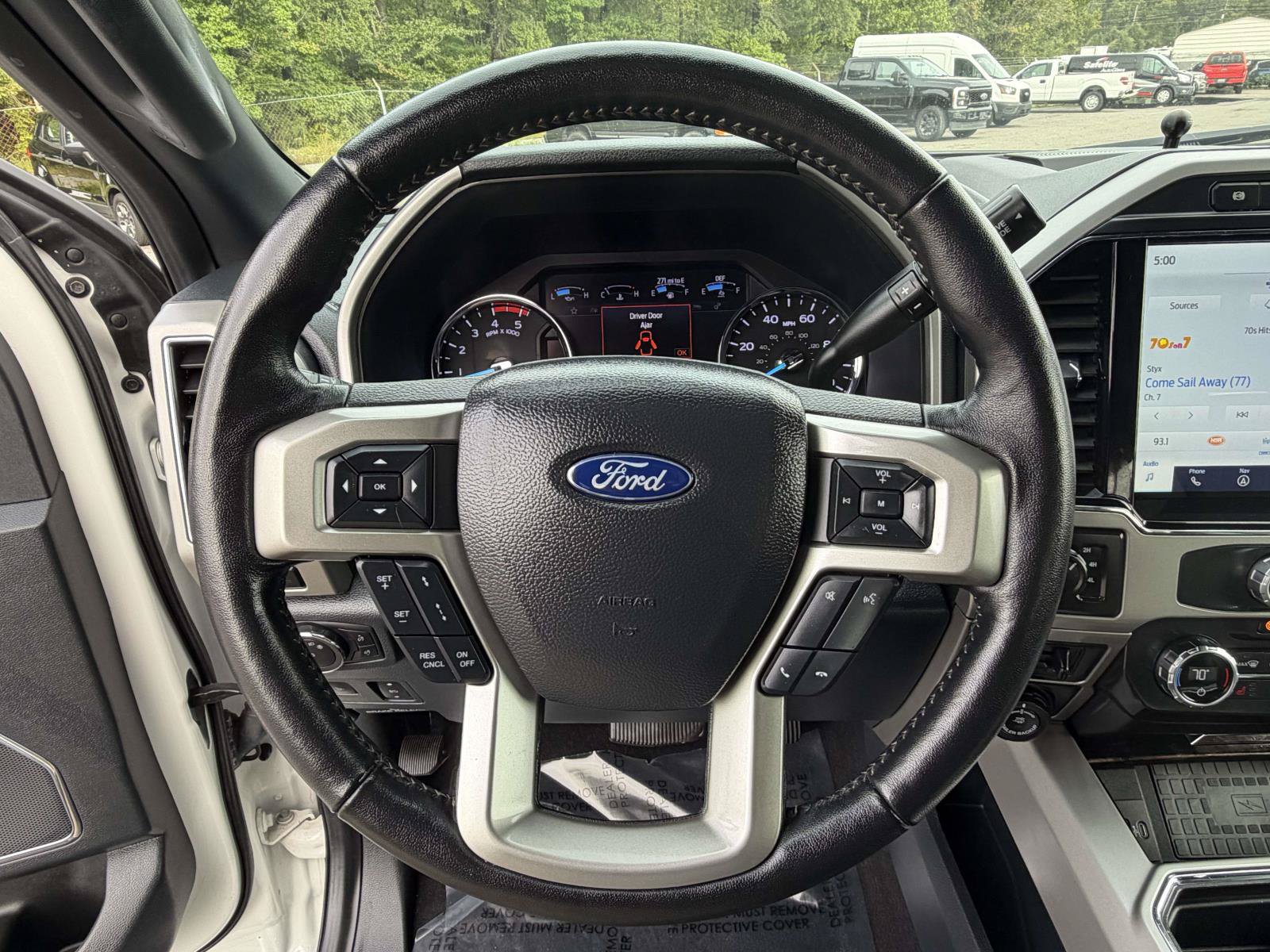 Used 2022 Ford F350 Lariat w/ Black Appearance Package AWD/4WD image 12