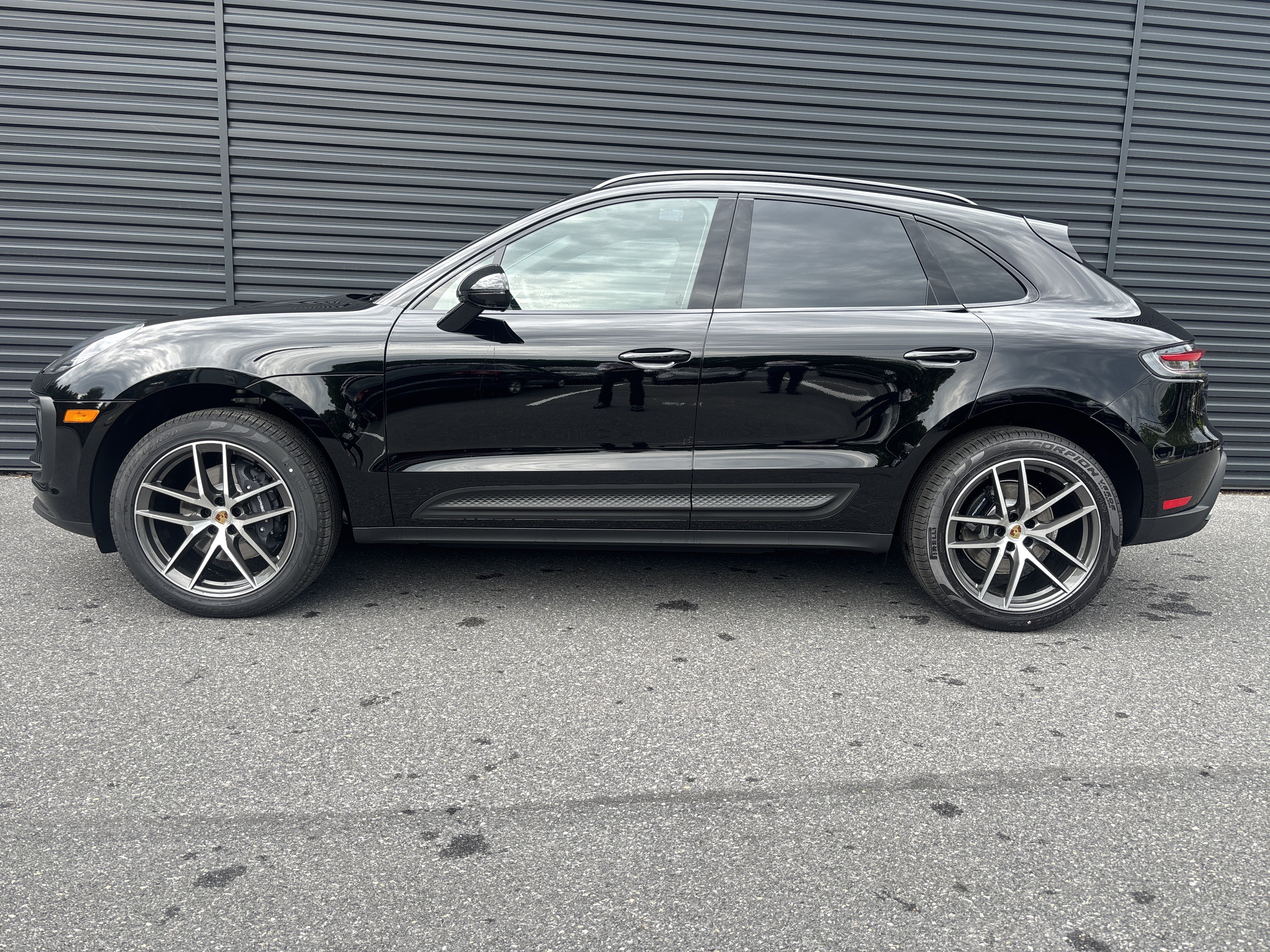 New 2026 Porsche Macan AWD/4WD image 2