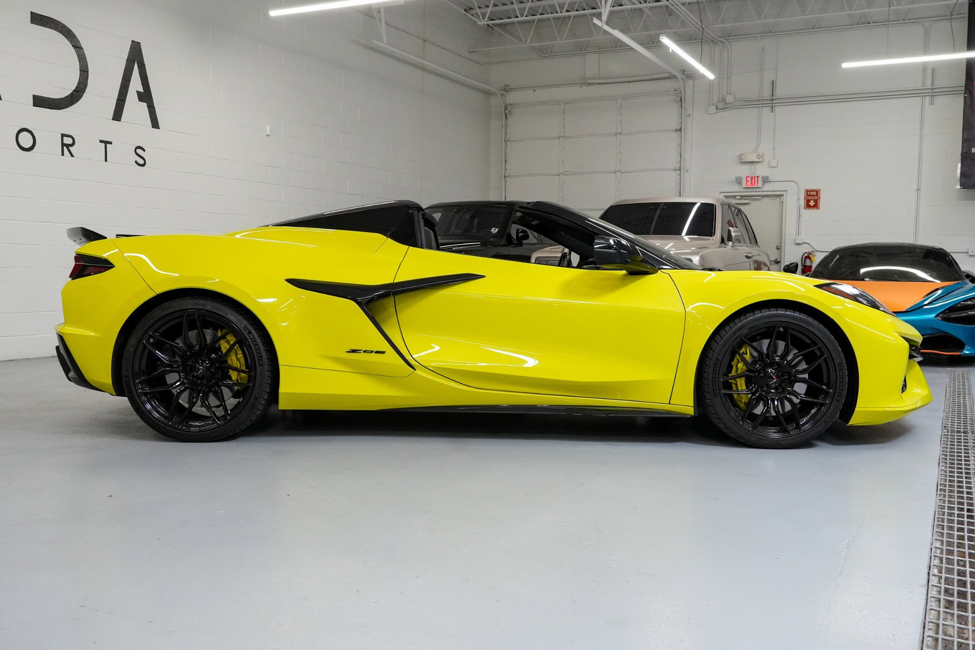 Used 2023 Chevrolet Corvette Z06 w/ Stealth Interior Trim Package RWD image 9
