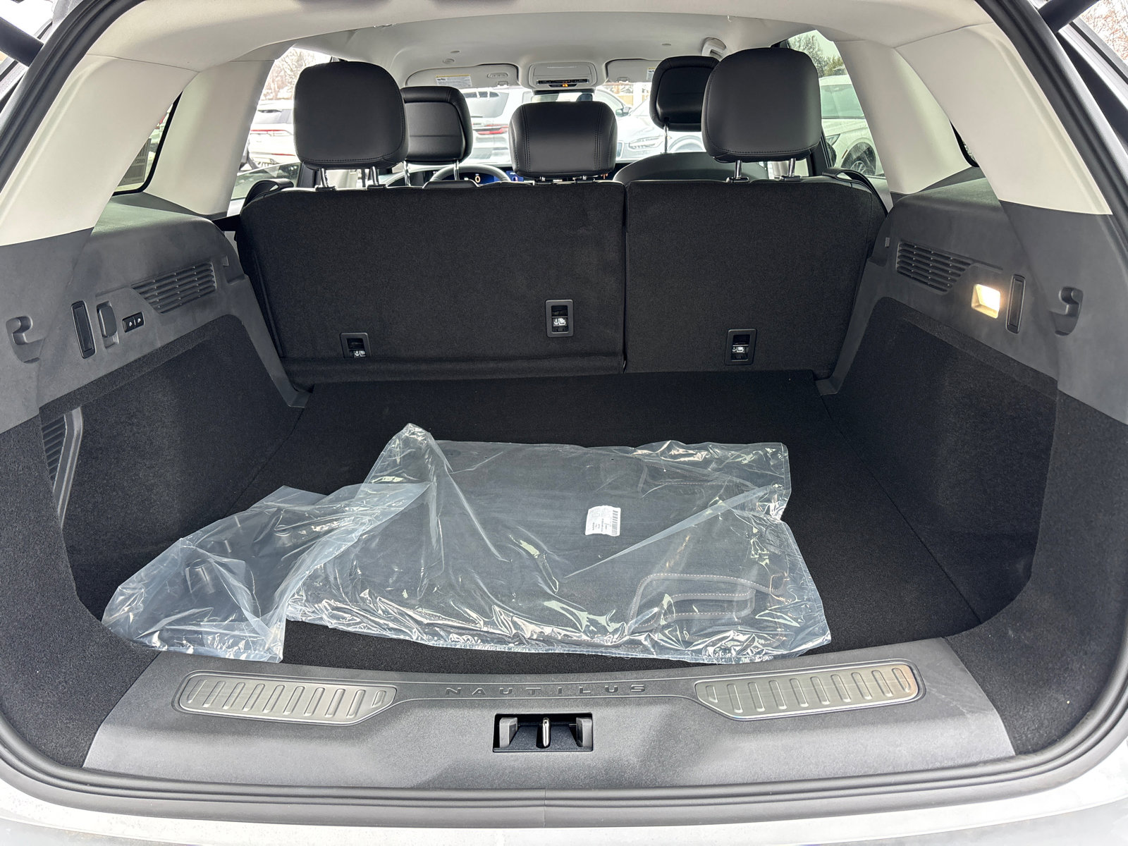 New 2026 Lincoln Nautilus Premier image 9