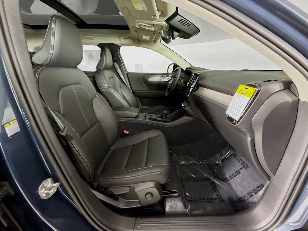 New 2026 Volvo XC40 B4 Core FWD image 29