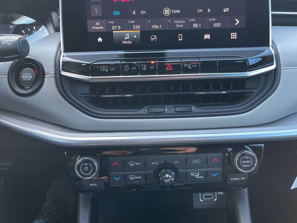 New 2026 Jeep Compass Limited image 24