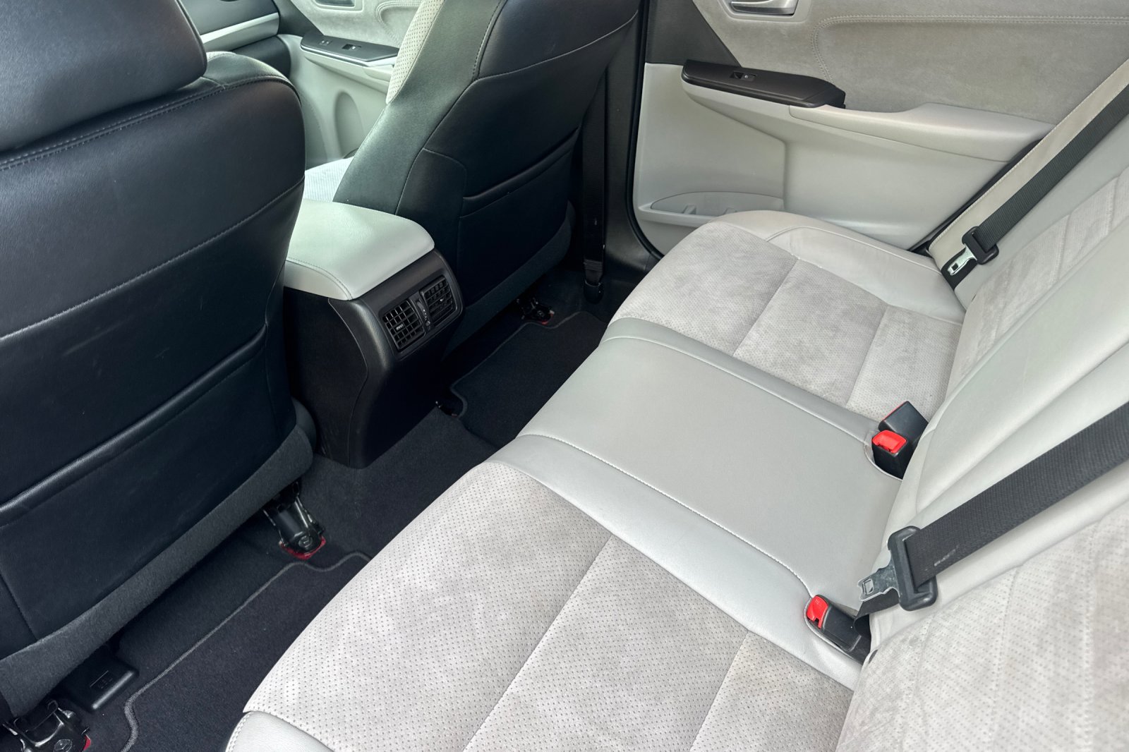 Used 2015 Toyota Camry XSE w/ Advanced Technology Package FWD image 15