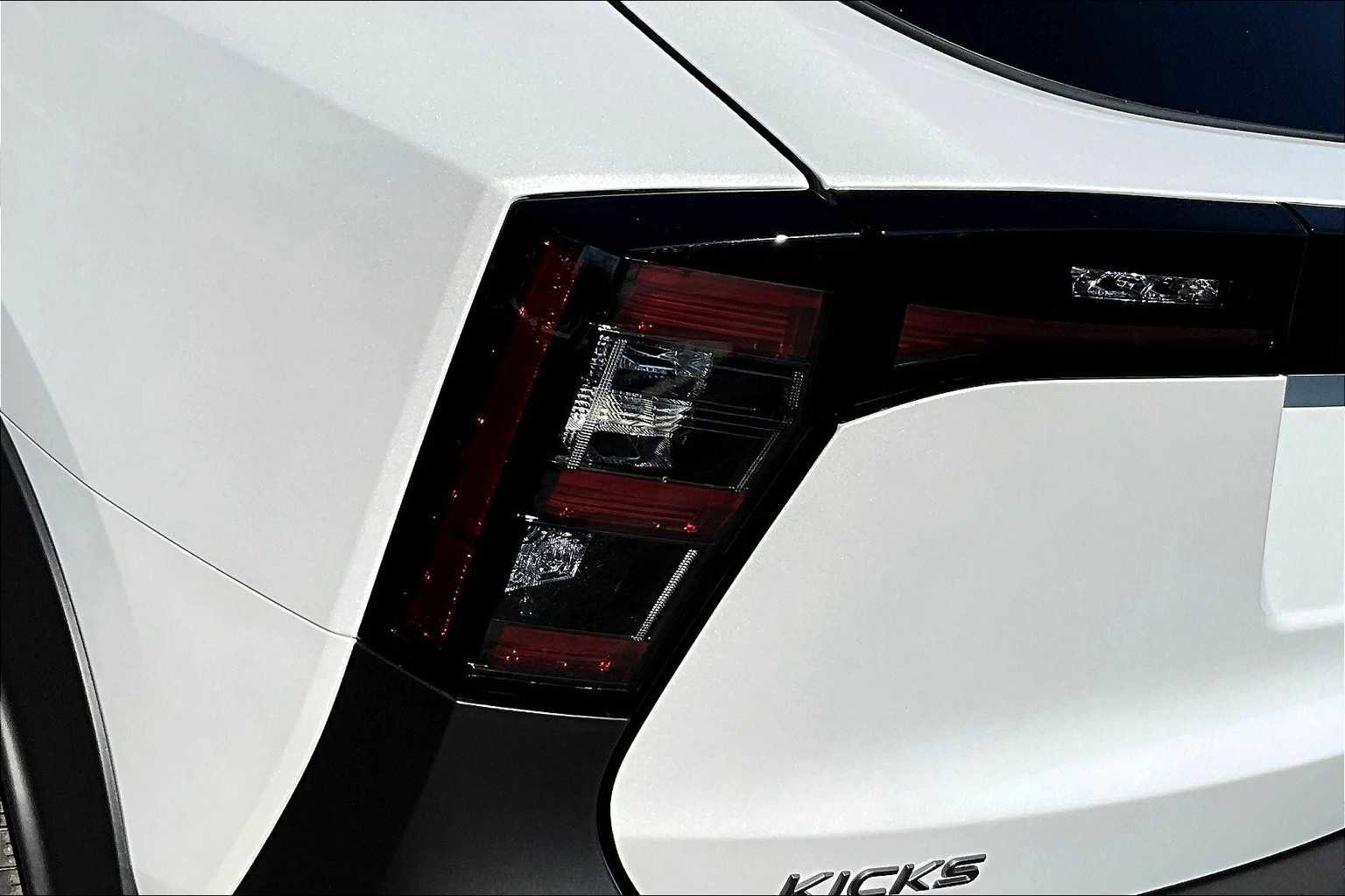 New 2026 Nissan Kicks SR image 14