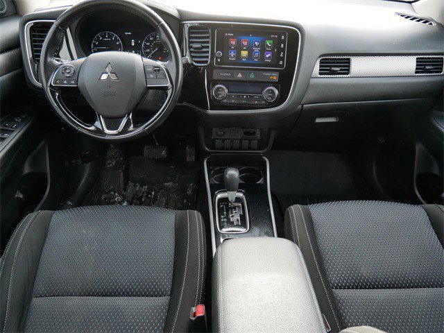 Used 2017 Mitsubishi Outlander SE image 11