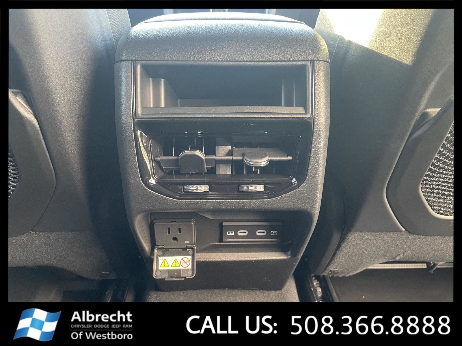 New 2026 Jeep Grand Cherokee Altitude image 19