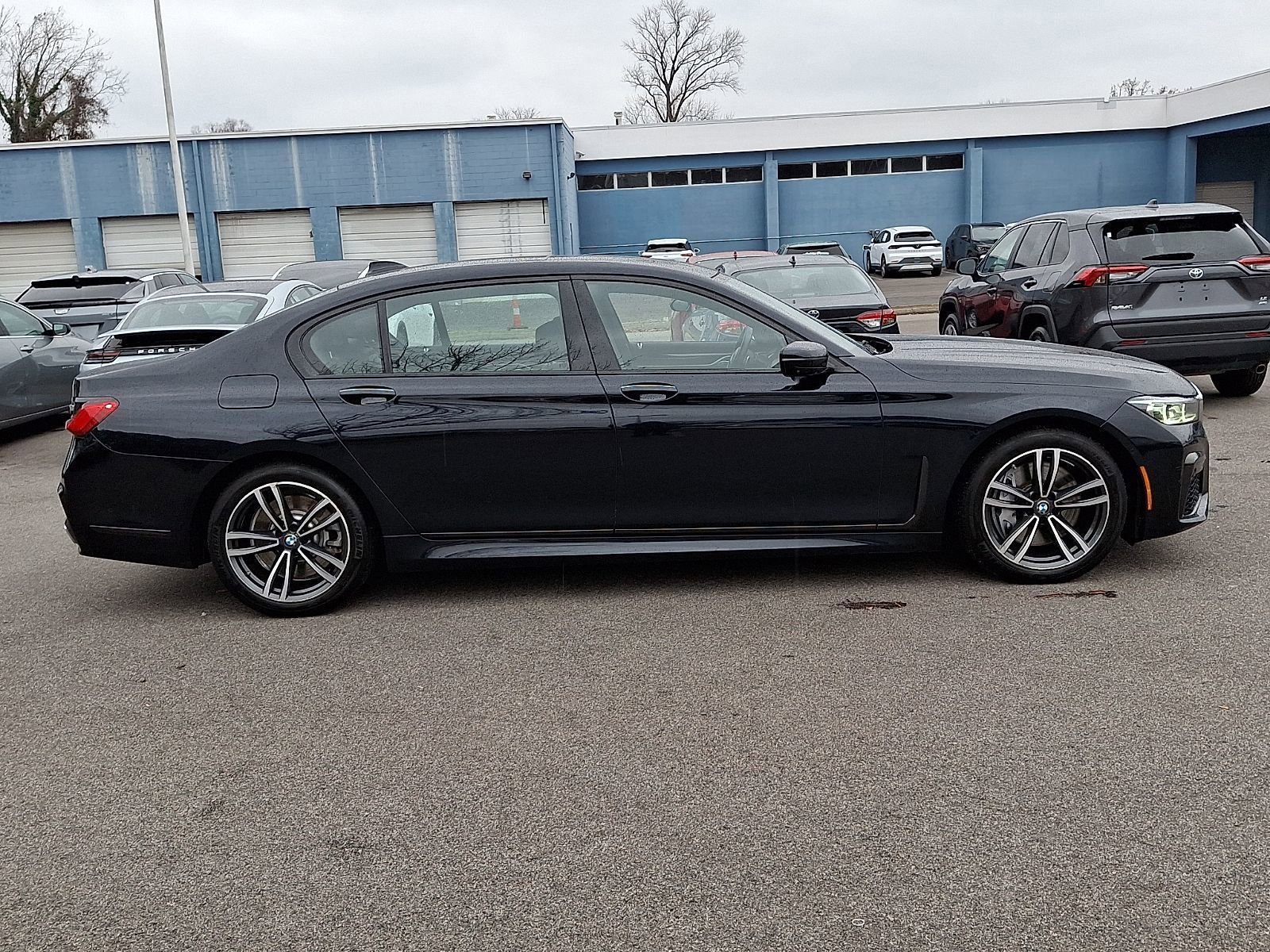 Used 2022 BMW 750i xDrive w/ M Sport Package image 7