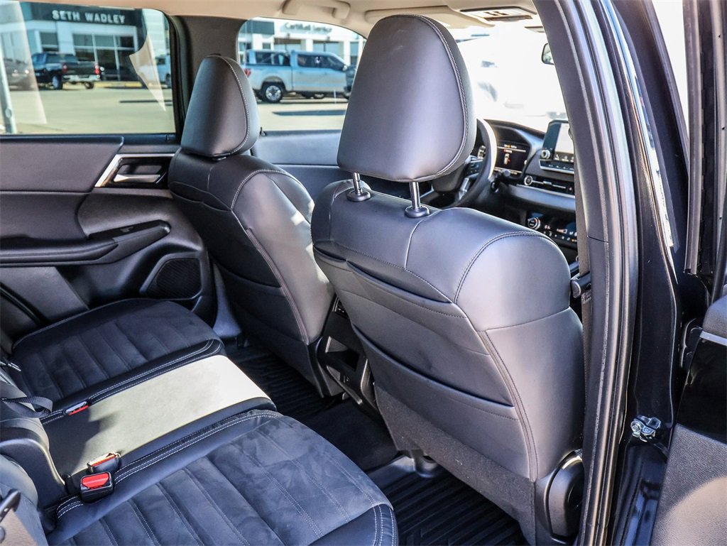 Used 2023 Mitsubishi Outlander SE image 21