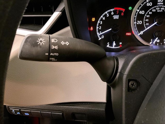 Used 2020 Toyota Corolla LE FWD image 30