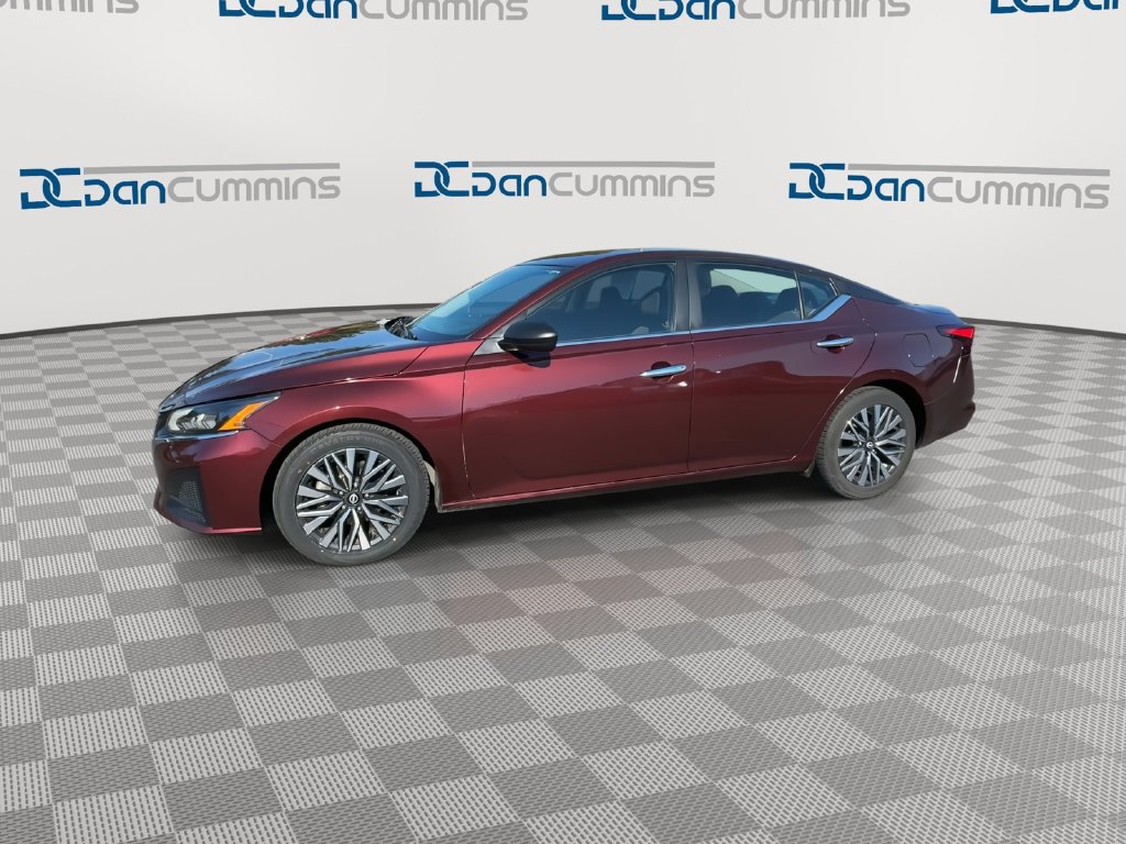 Used 2024 Nissan Altima 2.5 SV FWD image 5