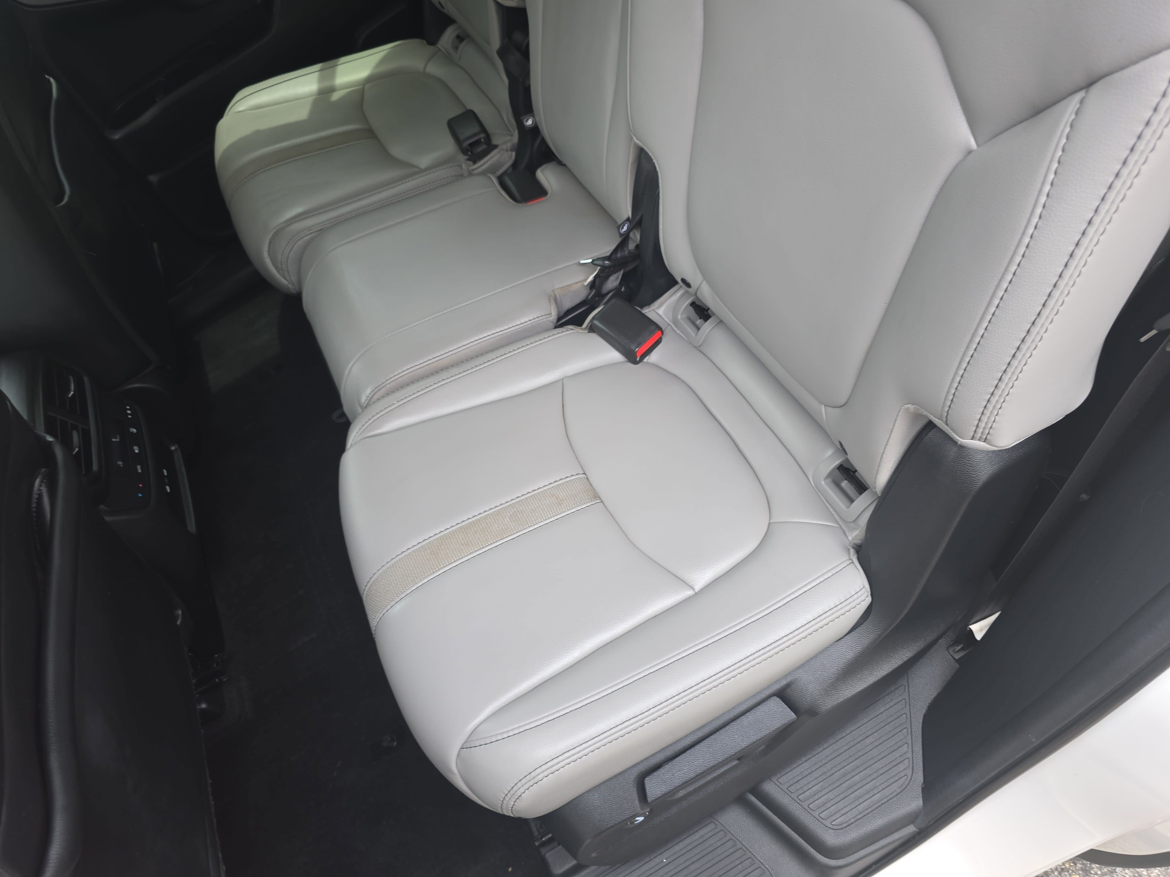 Used 2024 Honda Pilot Touring image 15