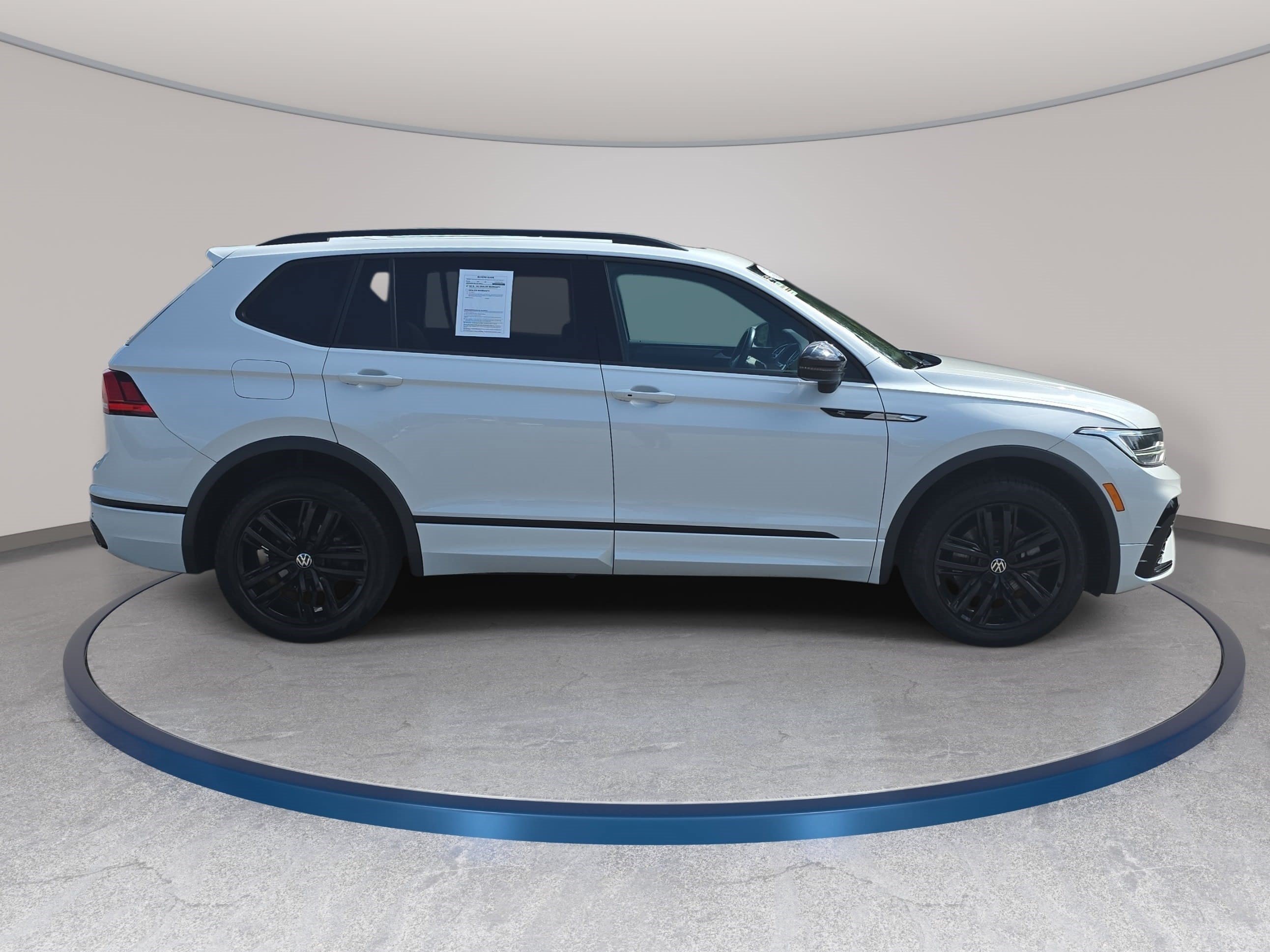 Used 2022 Volkswagen Tiguan SE R-Line AWD/4WD image 4
