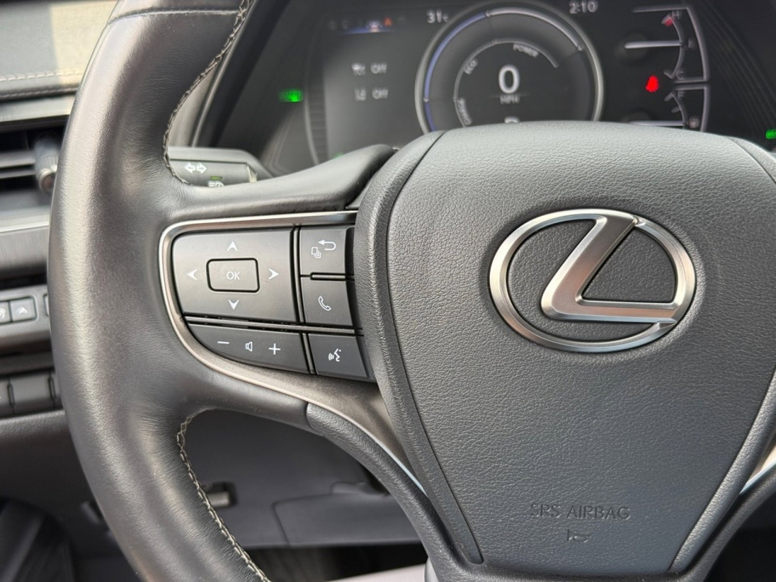 Used 2020 Lexus UX 250h w/ Luxury Package image 24