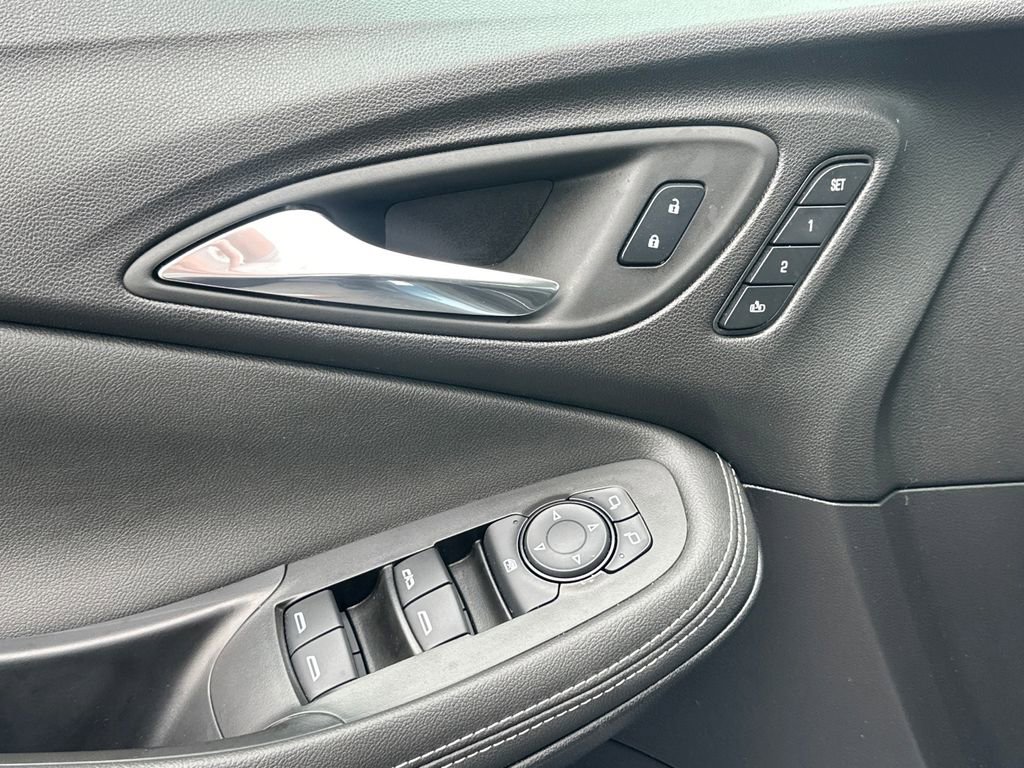 Used 2024 Buick Encore GX Avenir w/ Avenir Convenience Package image 13