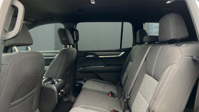 Used 2025 GMC Acadia Elevation image 8