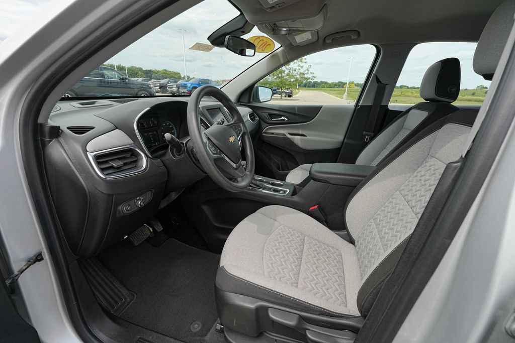 Used 2022 Chevrolet Equinox LS AWD/4WD image 16