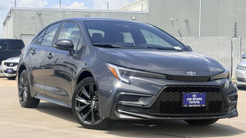 Used 2025 Toyota Corolla SE FWD image 2