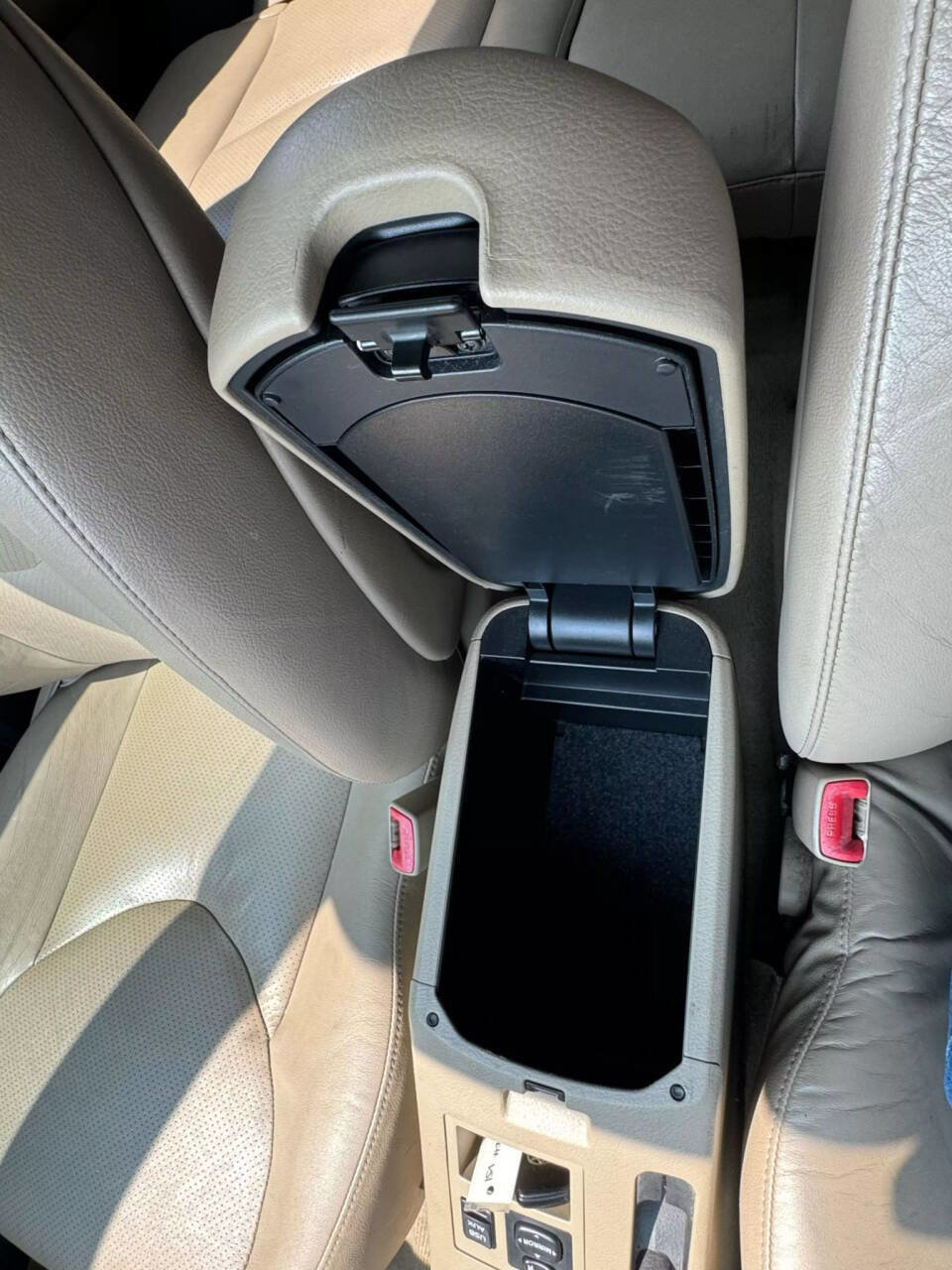 Used 2012 Toyota RAV4 Limited image 25