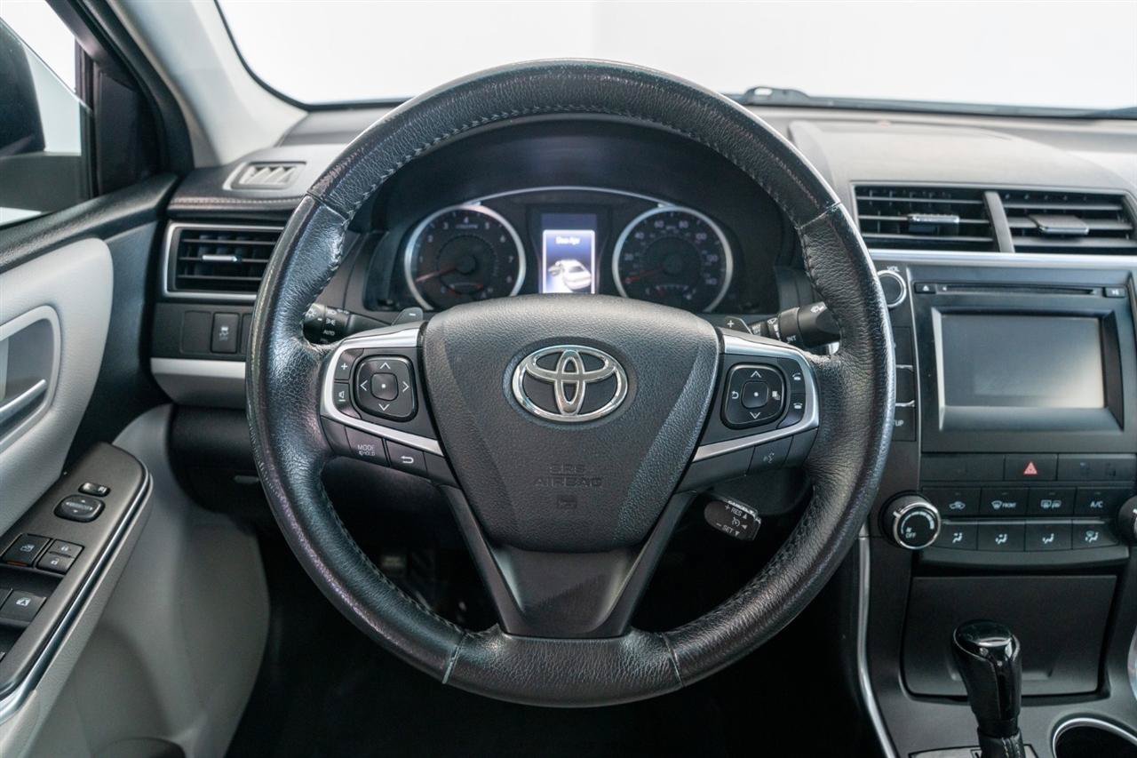 Used 2017 Toyota Camry SE w/ Protection Package (Q2) FWD image 17
