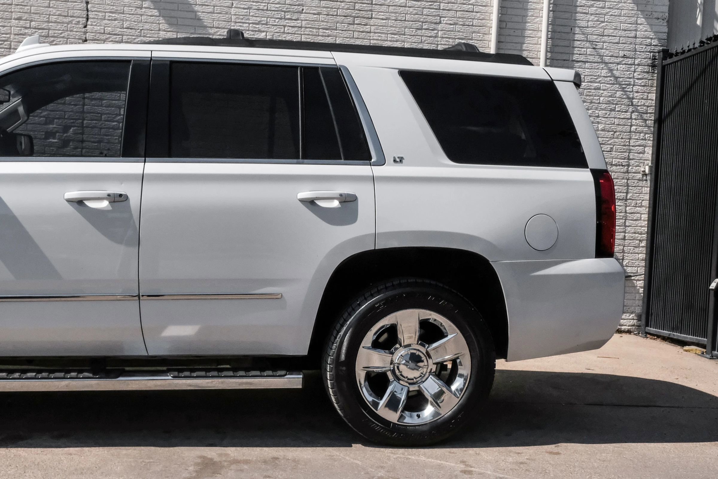 Used 2018 Chevrolet Tahoe LT w/ LT Signature Package RWD image 13