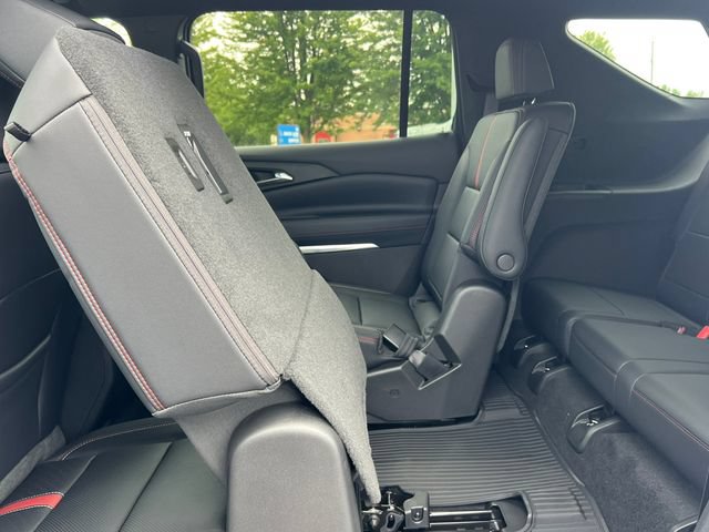 New 2026 Chevrolet Traverse RS w/ LPO, Floor Liner Package AWD/4WD image 6