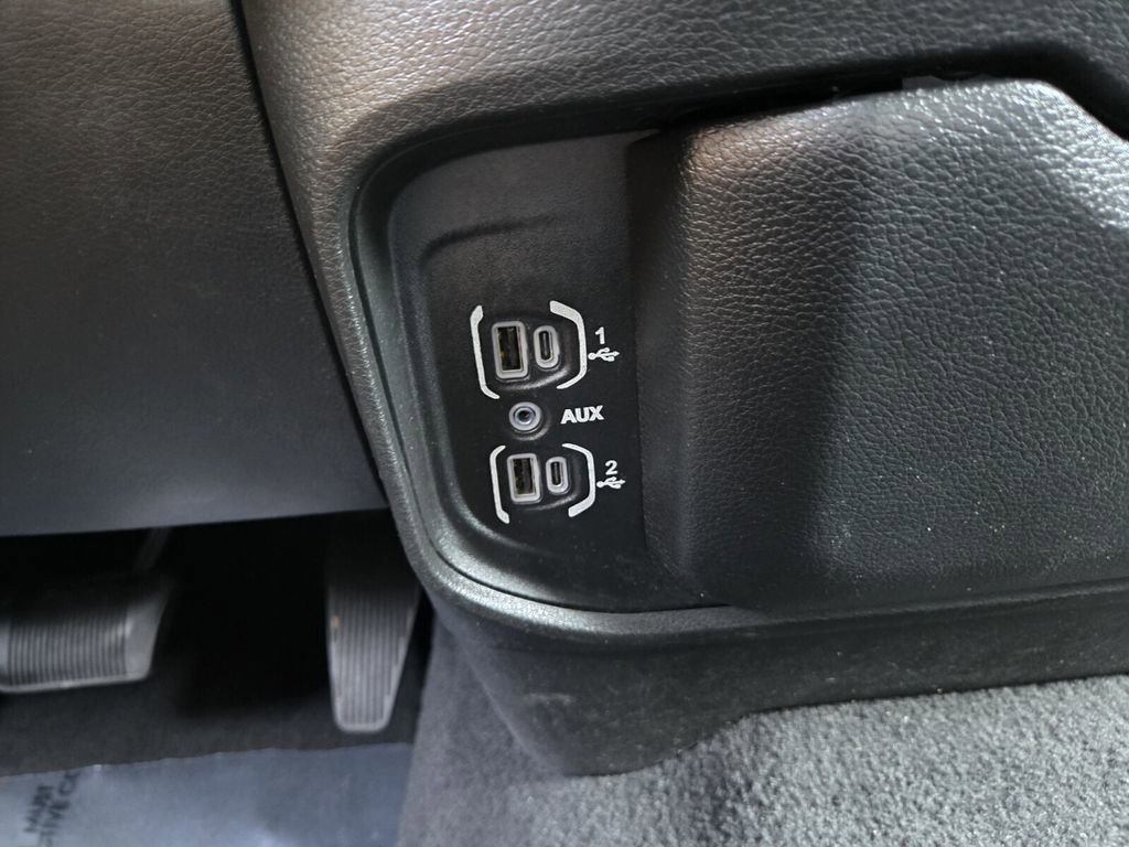 Certified 2022 RAM 3500 Big Horn image 33