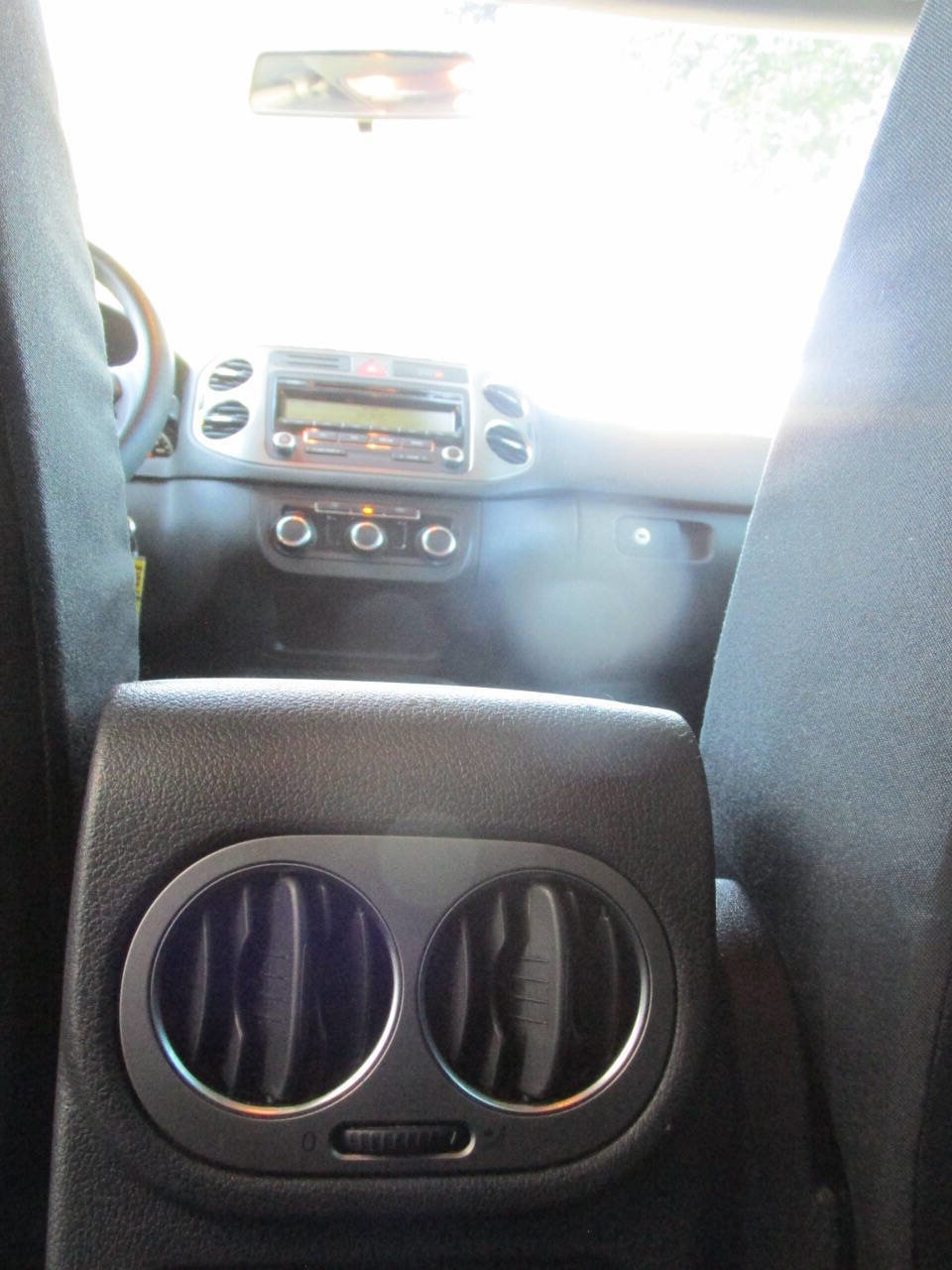 Used 2011 Volkswagen Tiguan S image 17