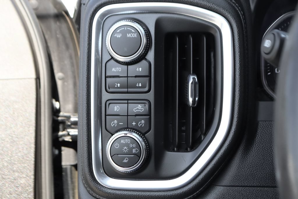 Used 2022 GMC Sierra 3500 Denali AWD/4WD image 23