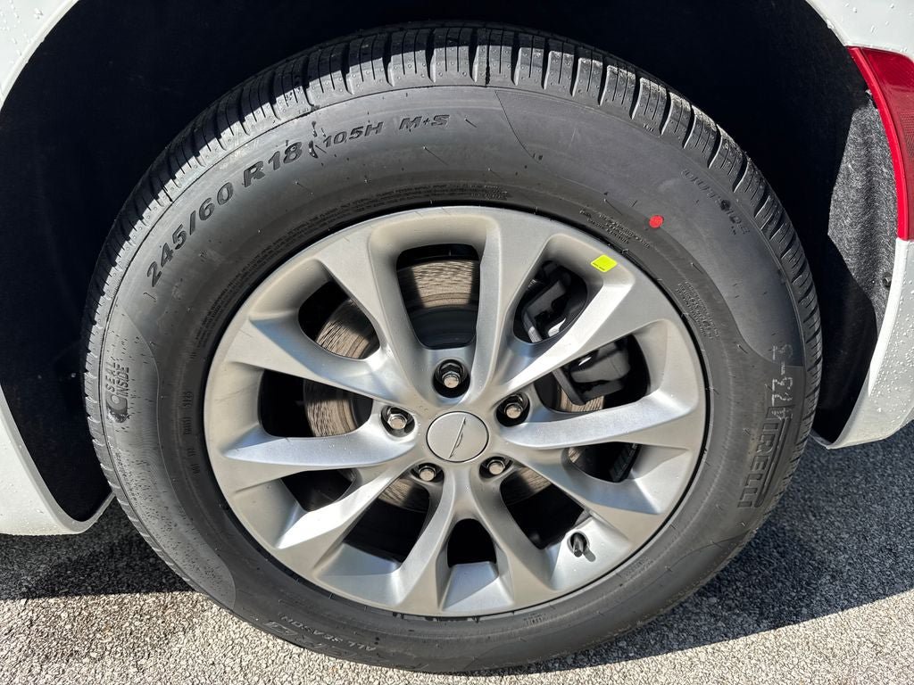 New 2027 Chrysler Pacifica Select AWD/4WD image 13