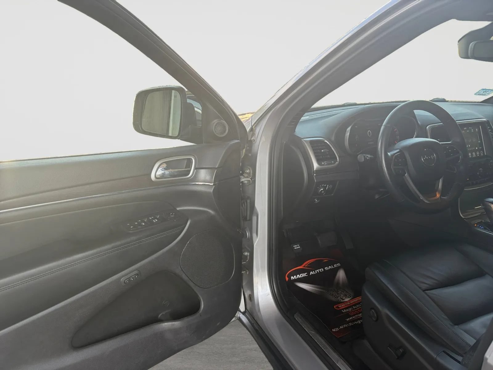 Used 2018 Jeep Grand Cherokee Limited AWD/4WD image 11