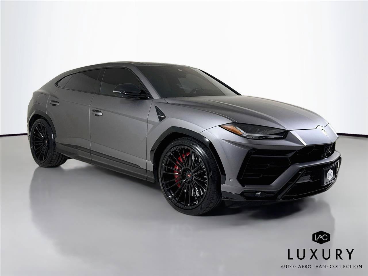 Used 2022 Lamborghini Urus AWD/4WD image 2
