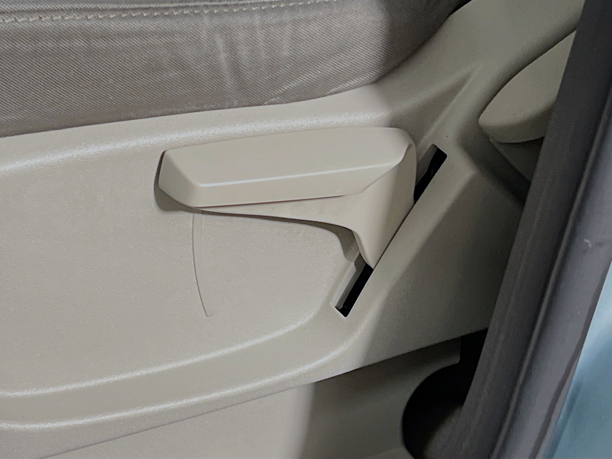 Used 2013 Ford C-MAX SE FWD image 16