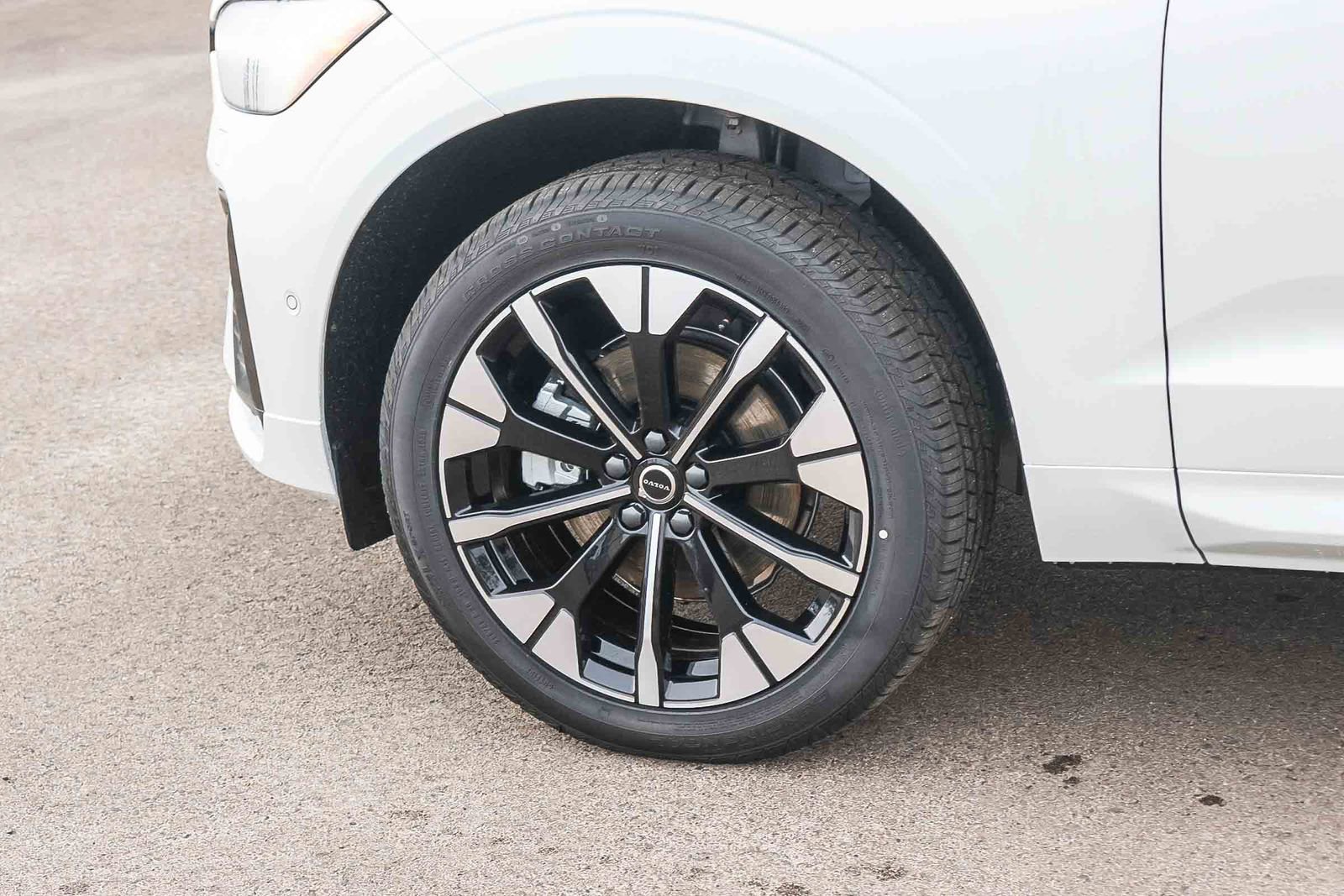 New 2026 Volvo XC60 B5 Plus w/ Climate Package PRO image 9