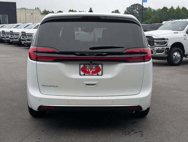 New 2027 Chrysler Pacifica Select FWD image 6